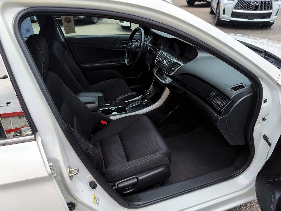 Used 2014 White Orchid Pearl Honda Sport image 12