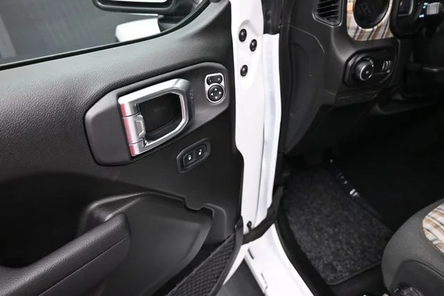 New 2026 Bright White Clear-Coat Exterior Paint Jeep 85th Anniversary Edition image 16