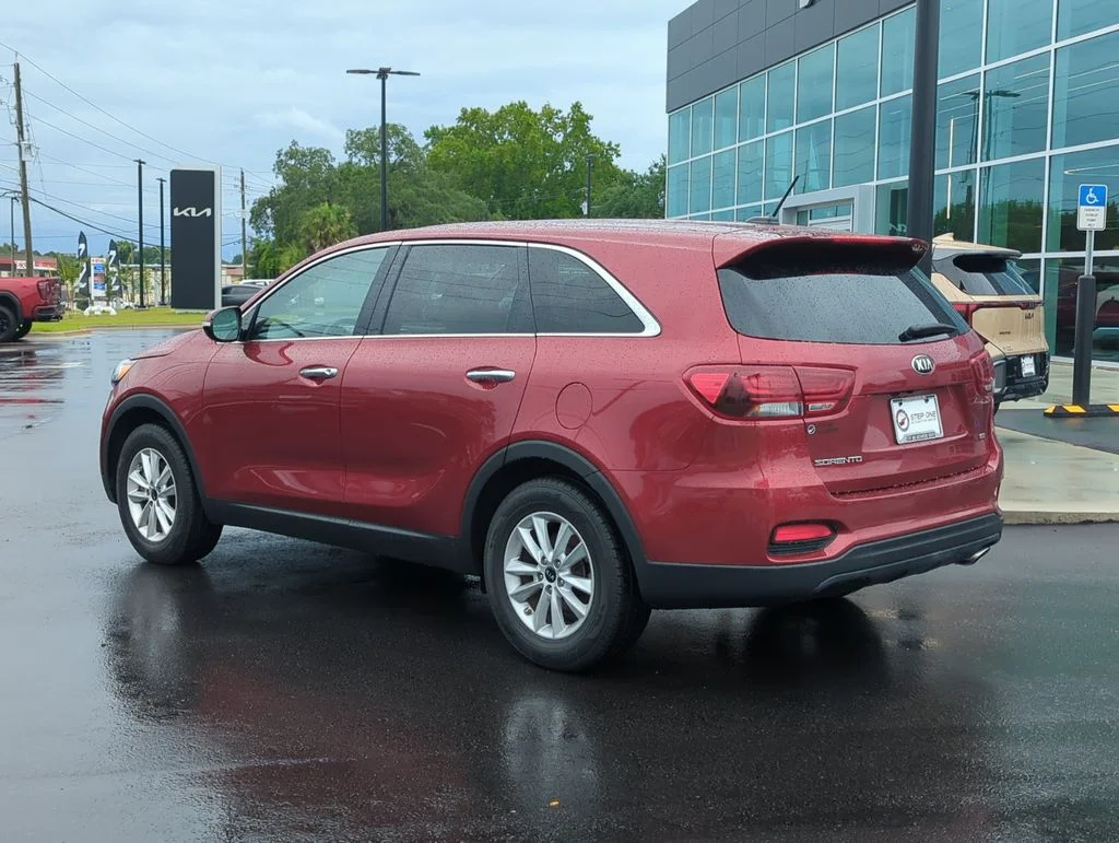 Used 2019 Red Kia LX image 5