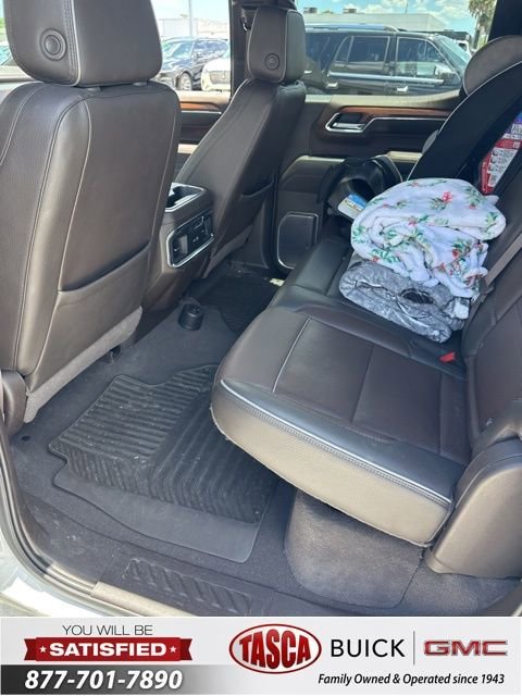 Used 2022 White Frost Tricoat GMC Denali image 4