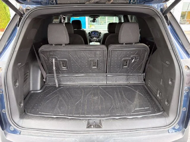 Used 2023 Northsky Blue Metallic Chevrolet LT Cloth image 8