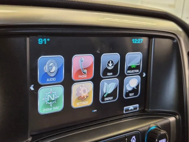 Used 2018 GRAPHITE METALLIC Chevrolet LT image 19