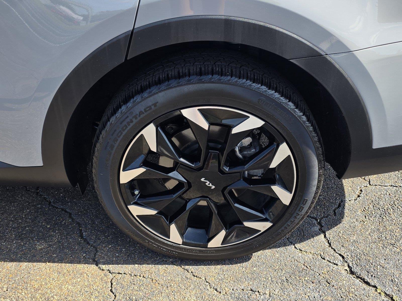 Used 2025 Wolf Gray Kia EX image 33