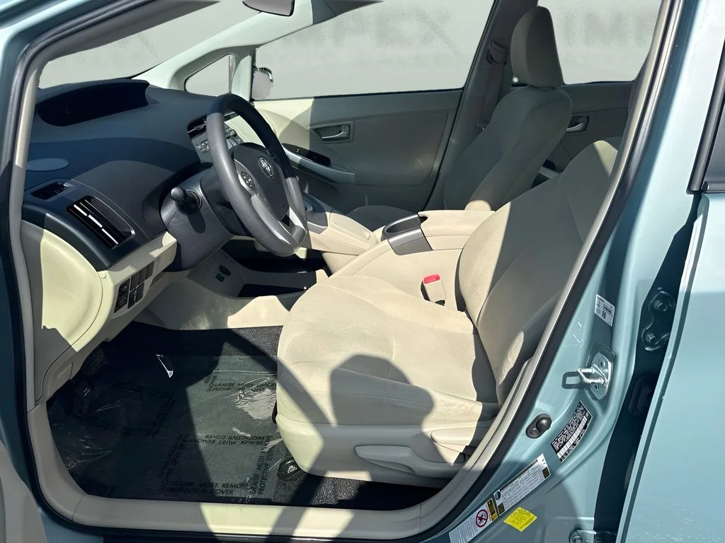 Used 2013 Beige Toyota Three image 9