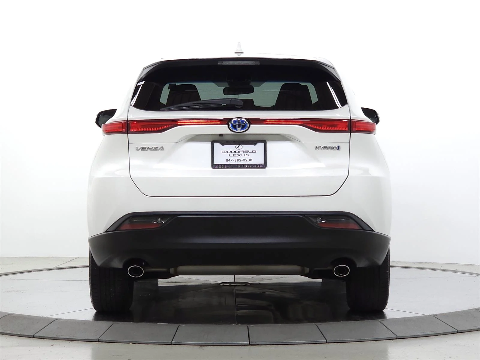 Used 2022 White Toyota LE image 7