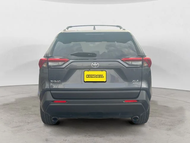 Used 2019 Gray Toyota XLE Premium image 4