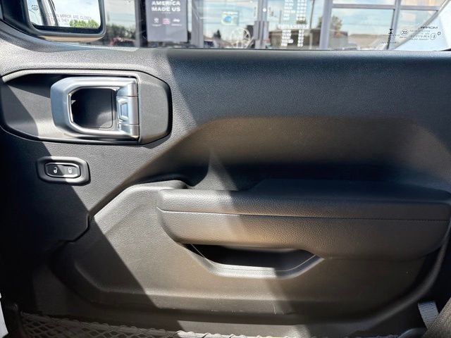 Used 2022 White Jeep Unlimited Sport S image 25