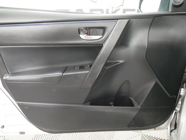 Certified Used 2018 Classic Silver Metallic Toyota SE image 8