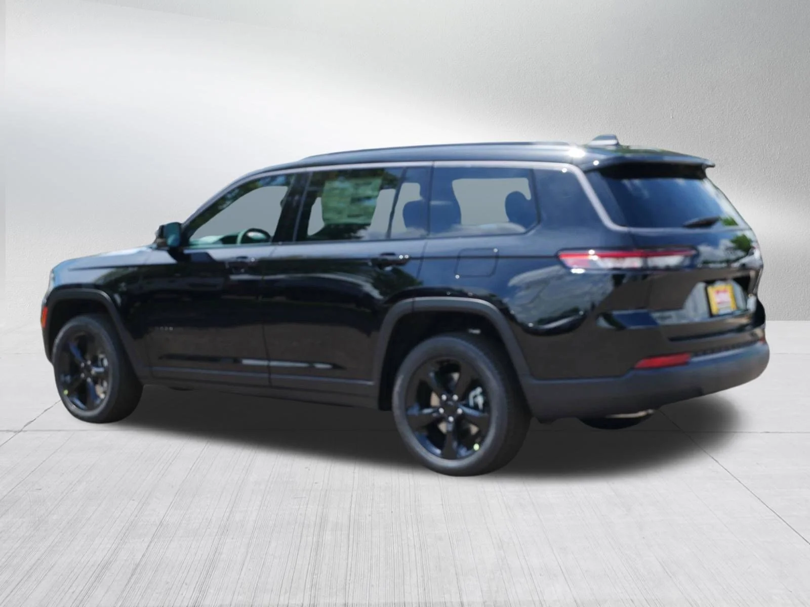 New 2026 Diamond Black Crystal Pearl-Coat Exterior Paint Jeep Limited image 5