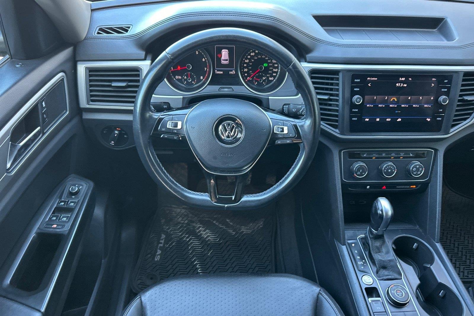 Used 2018 Deep Black Pearl Volkswagen 3.6L V6 SE image 14