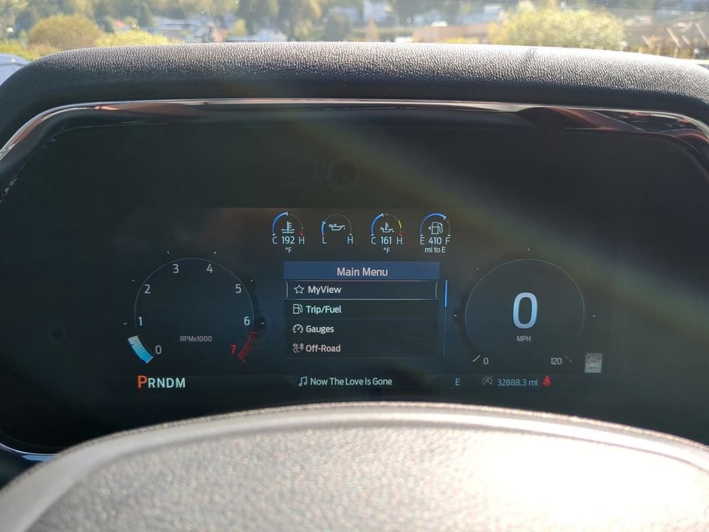 Used 2024  Ford Lariat image 16