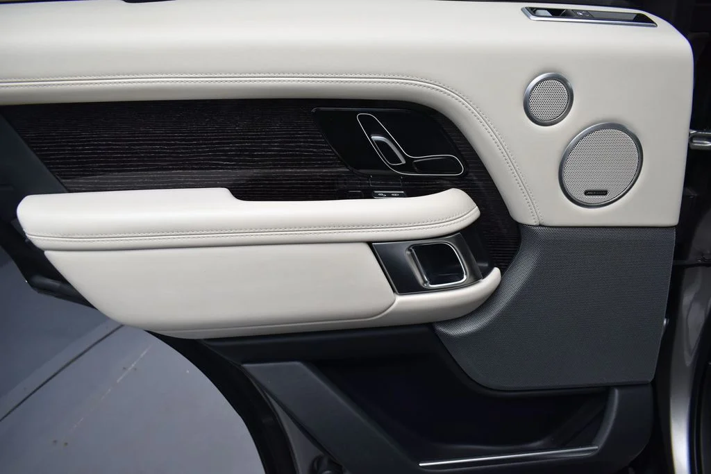 Used 2019 Silver Land Rover 5.0L V8 Supercharged Autobiography image 24