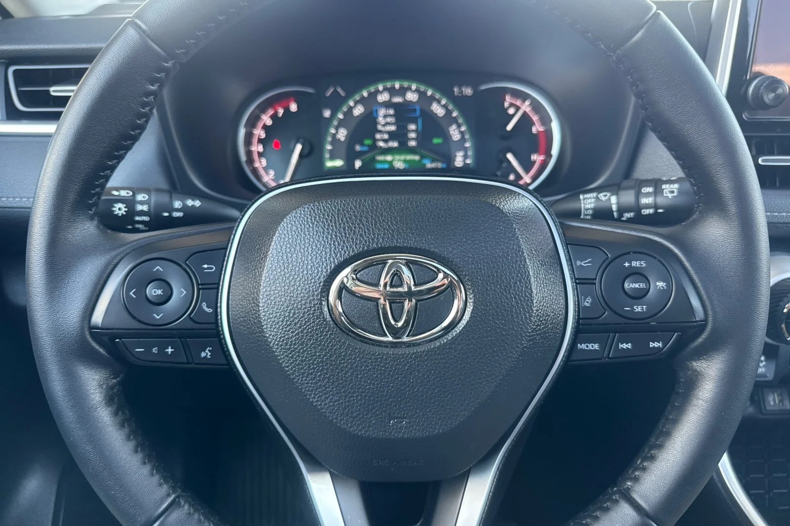 Used 2025 Beige Toyota XLE Premium image 28