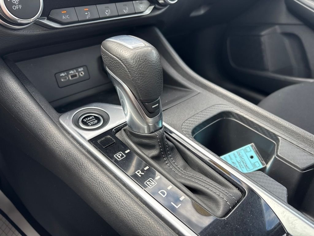 Used 2022 Gray Nissan SV image 27