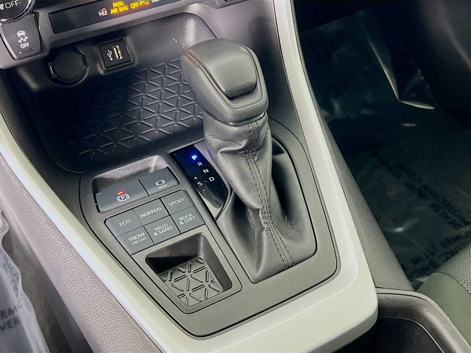 Used 2025 Ice Cap Toyota XLE image 16