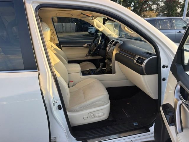 Used 2021 Starfire Pearl Lexus 460 image 10
