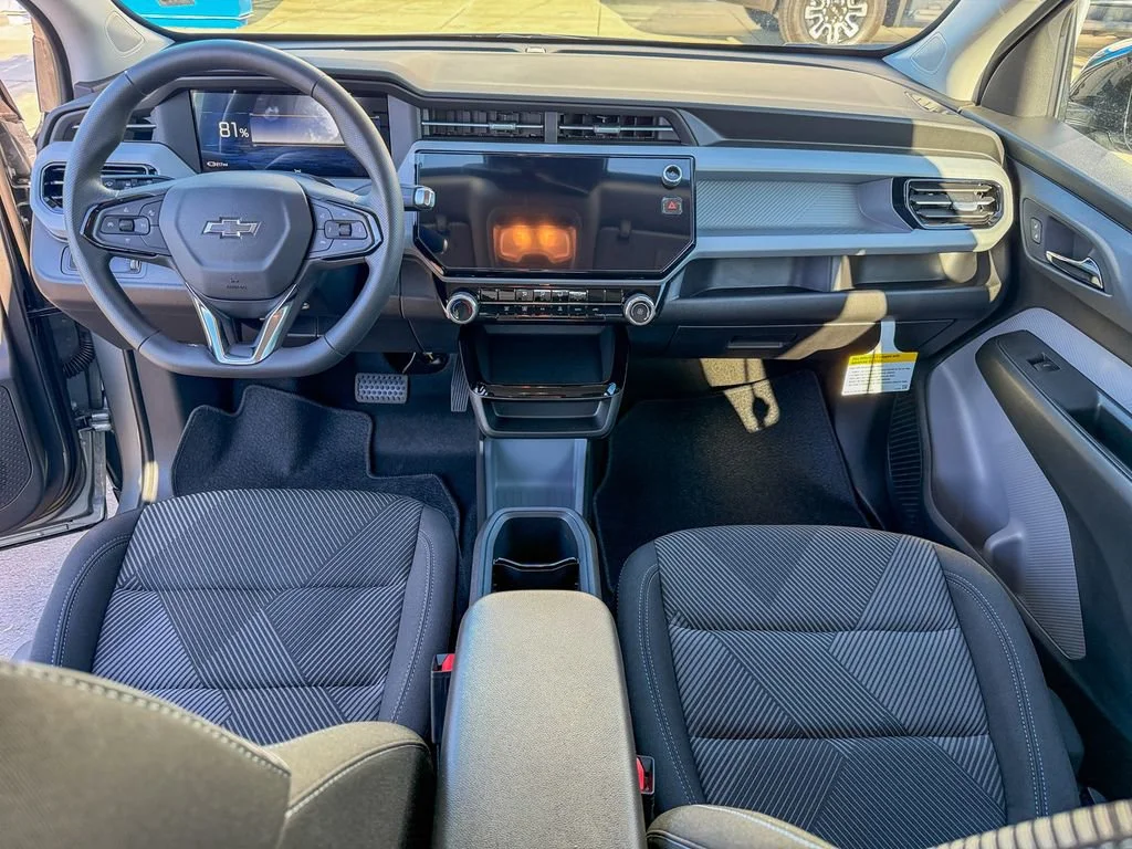 New 2027 Sterling Grey Metallic Chevrolet LT image 22