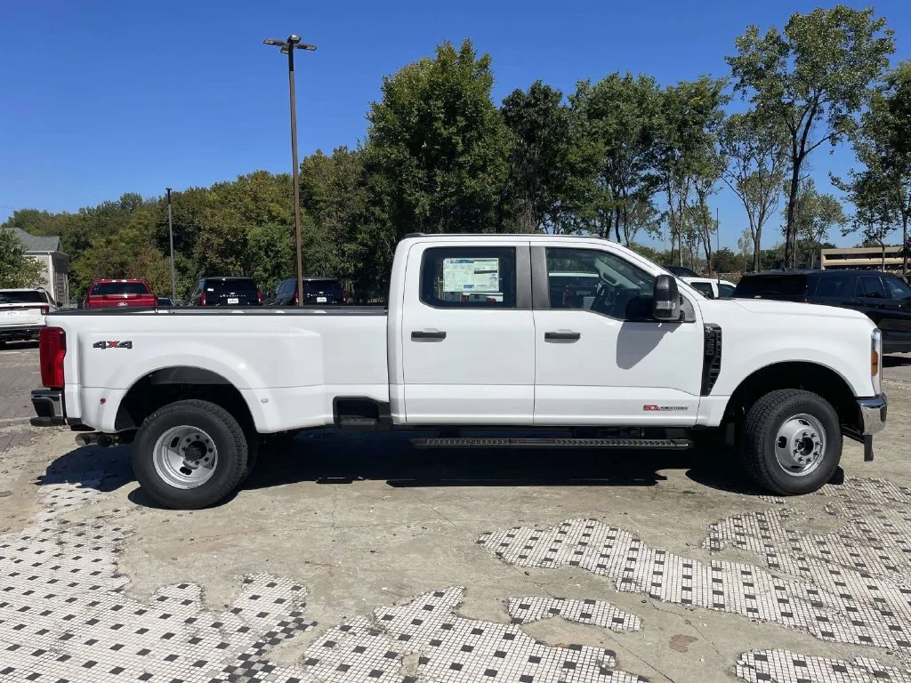 New 2027 White Ford XL image 2