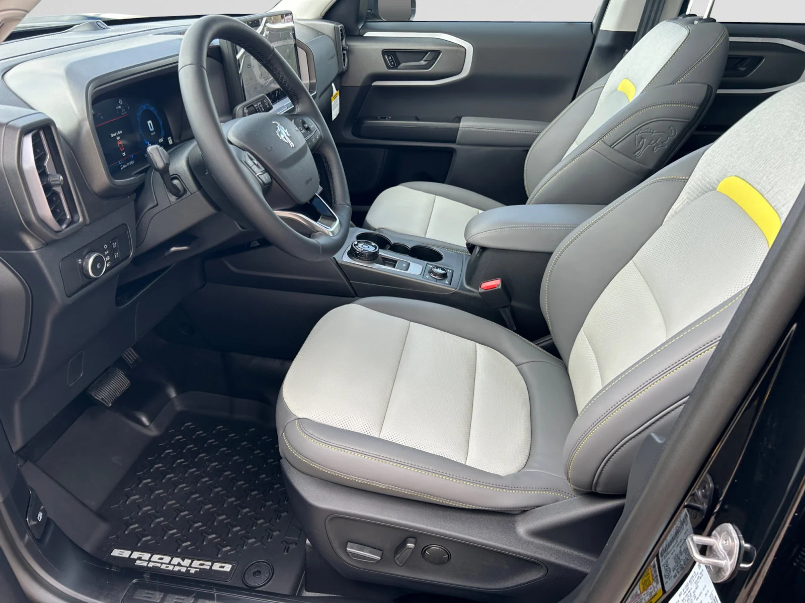 New 2026 Shadow Black Ford Badlands image 13