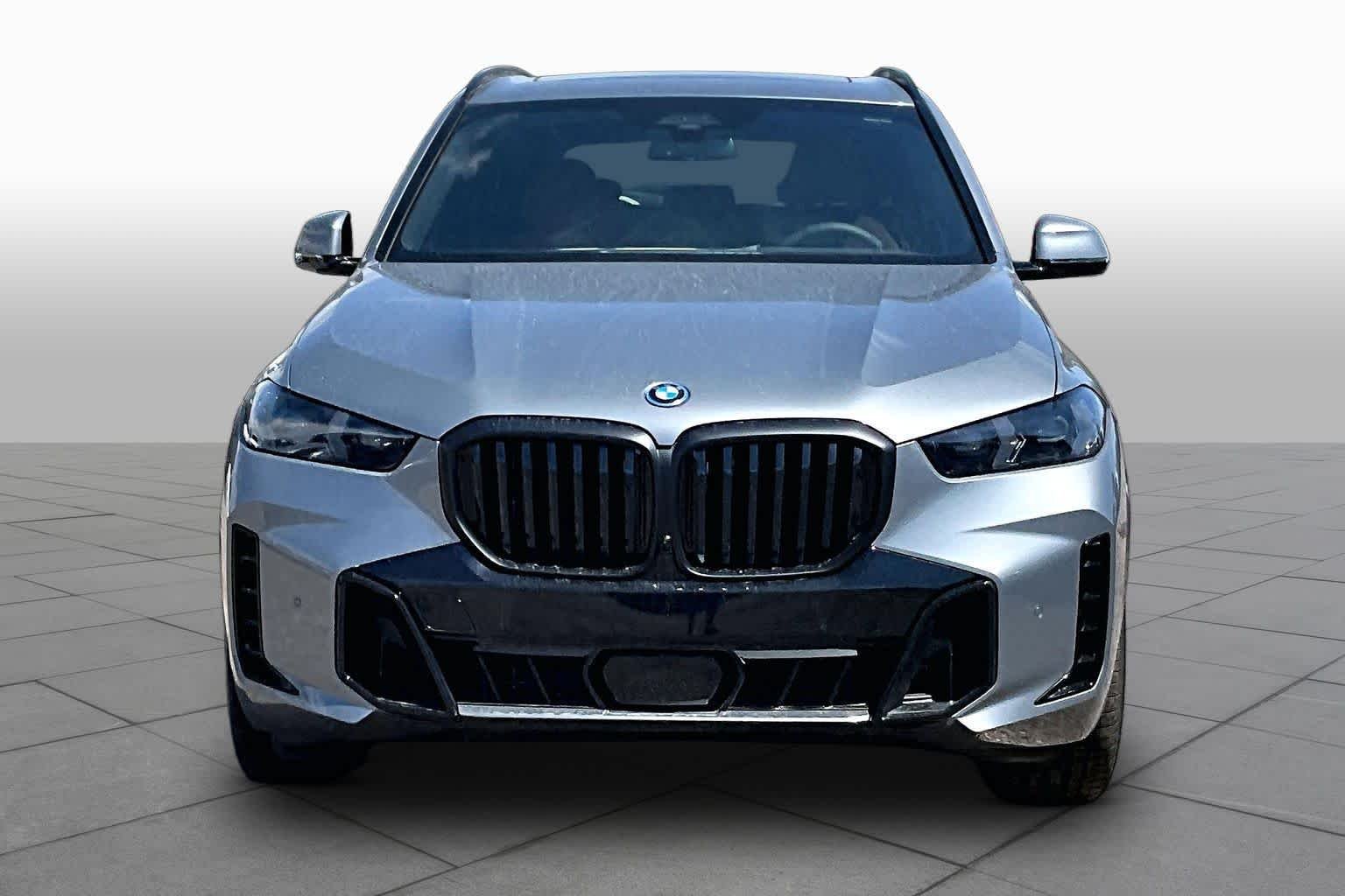 New 2026 Skyscraper Grey Metallic BMW xDrive50e image 3