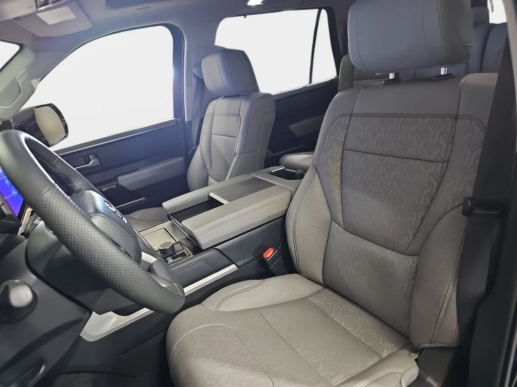 Used 2023  Toyota Limited image 18