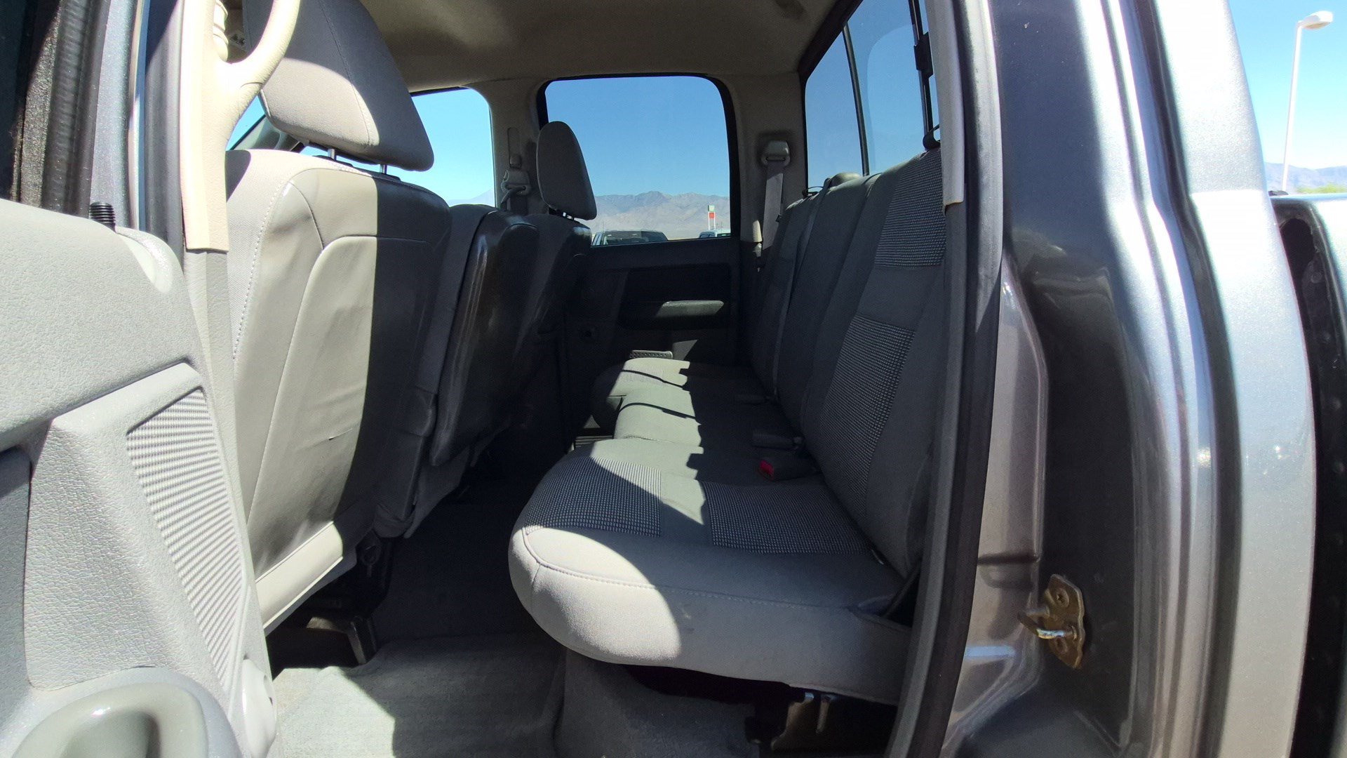 Used 2007 Mineral Gray Metallic Dodge SLT image 22