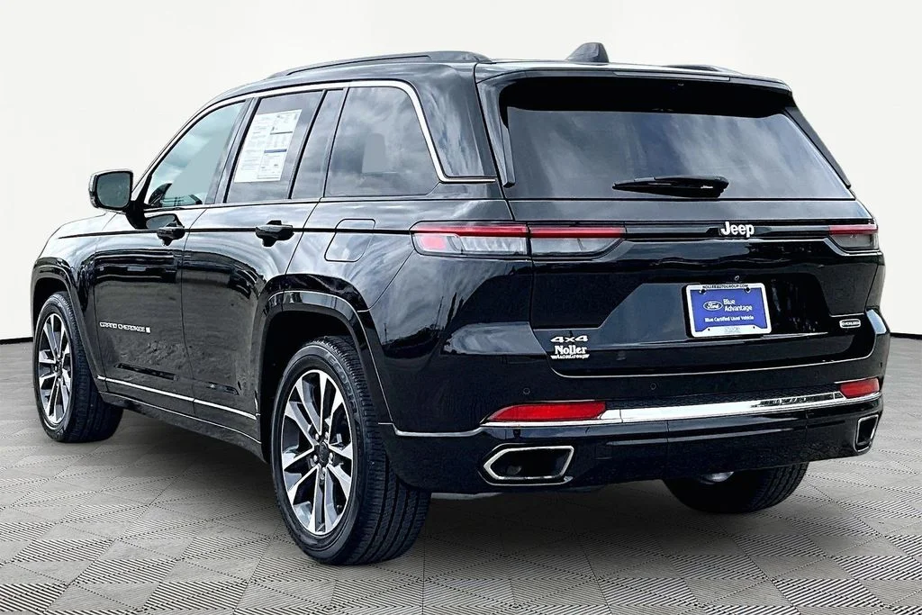 Certified Used 2024 Diamond Black Jeep Overland image 13