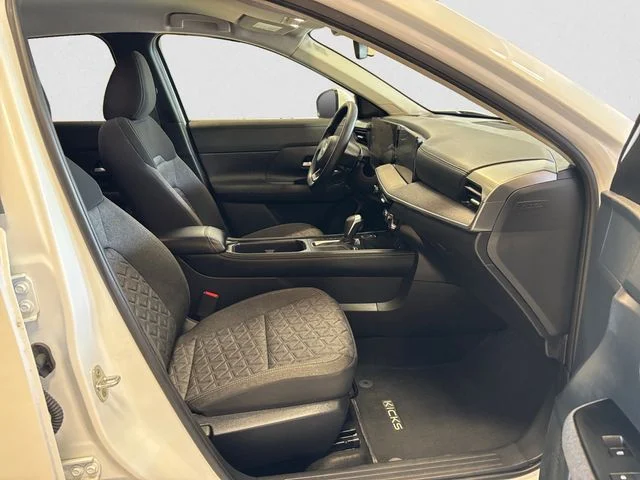 Used 2025 White Nissan SV image 16