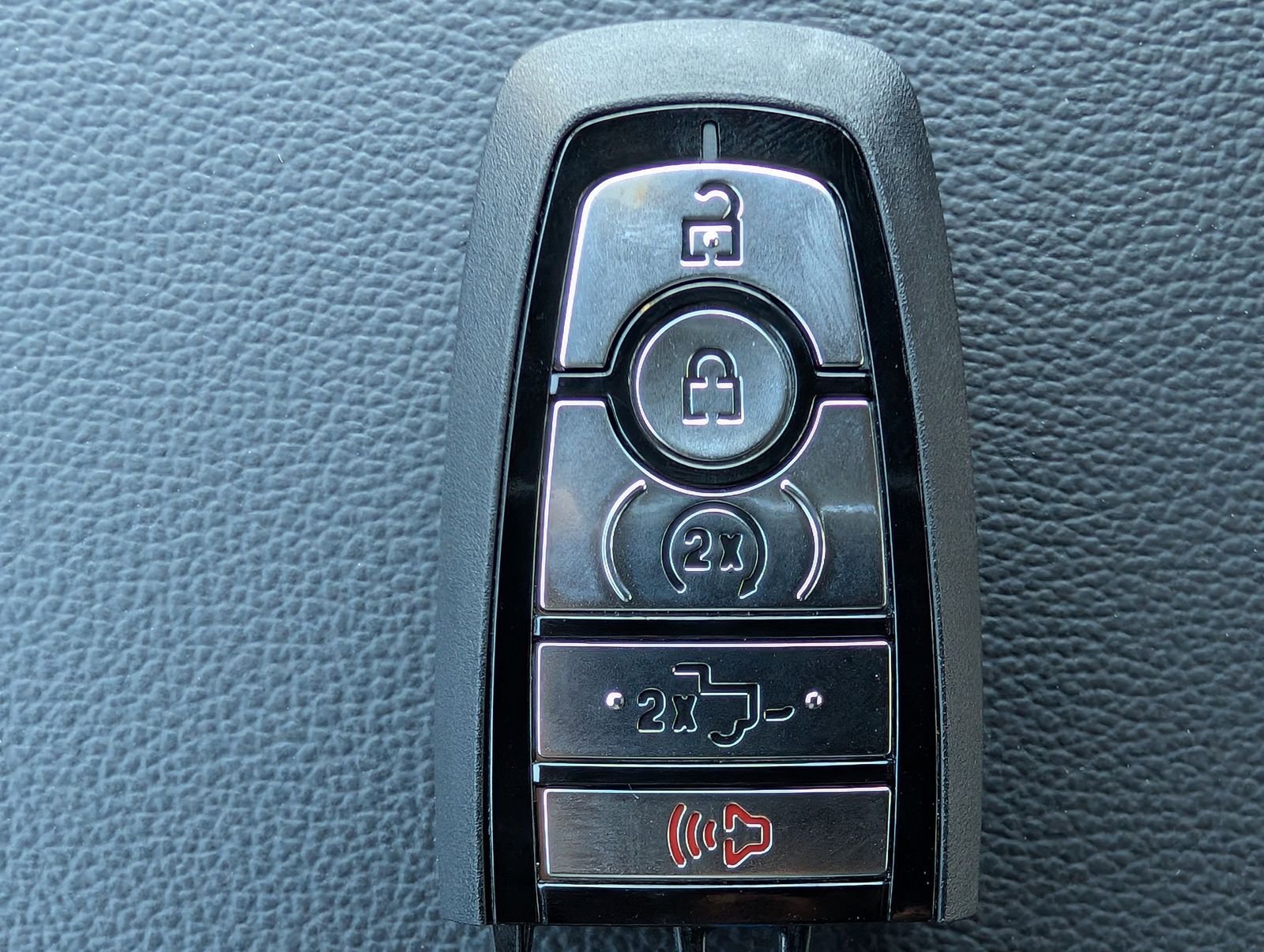 New 2026 Carbonized Gray Metallic Ford Lariat image 28