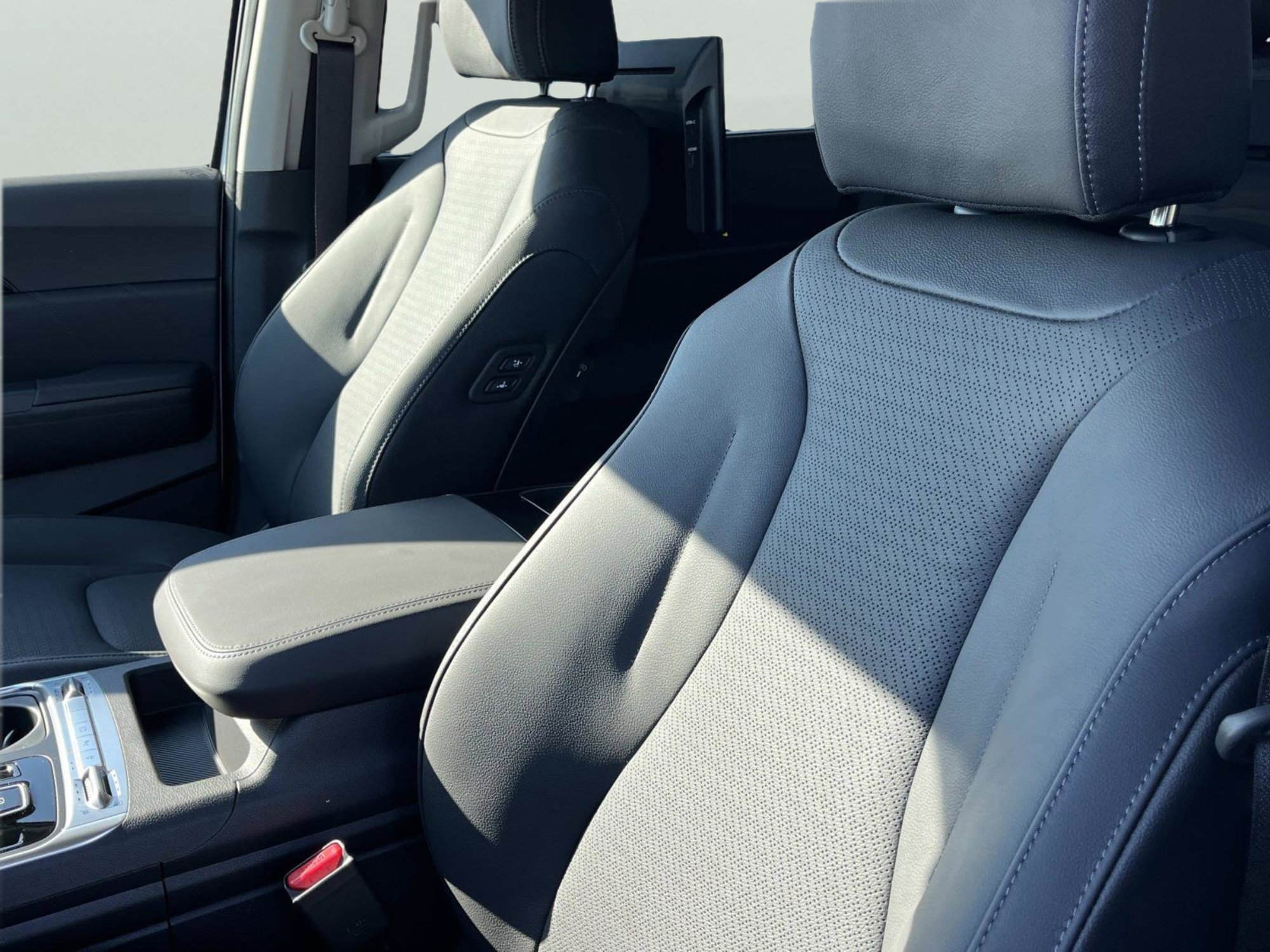 New 2026 Snow White Pearl Kia SX Prestige image 26