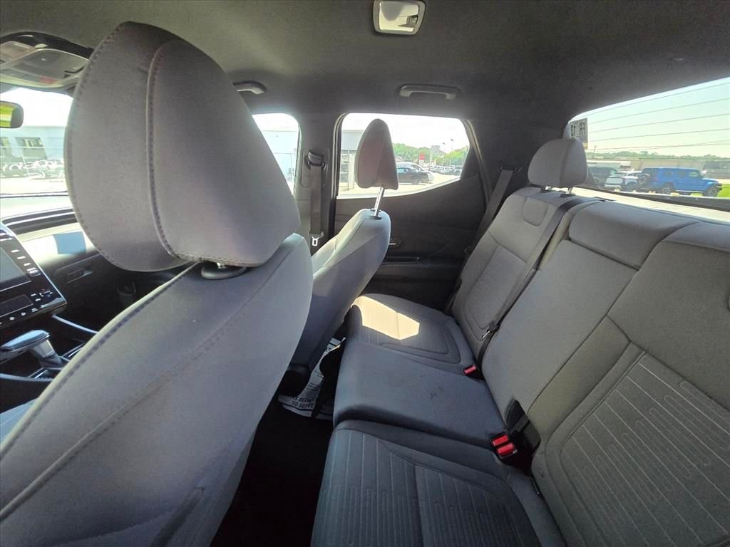 Used 2024 Gray Hyundai SEL image 4