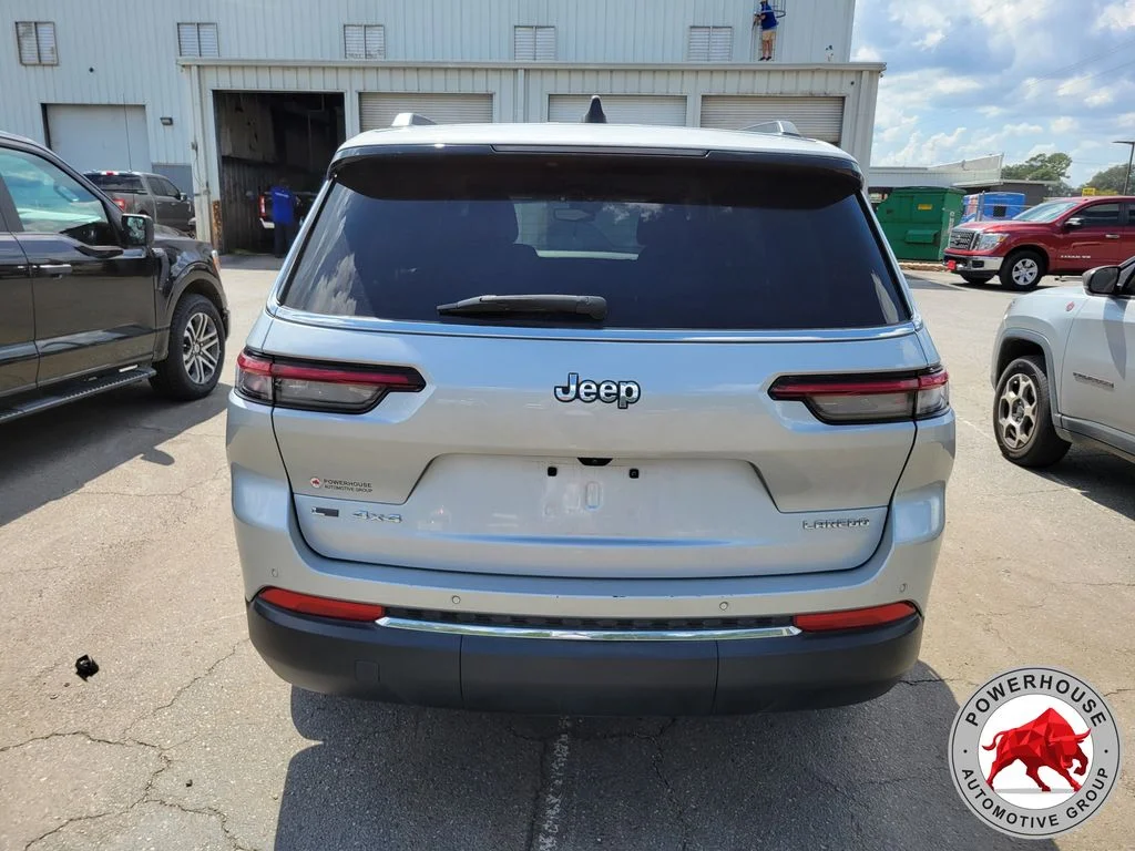 Used 2023 Silver Jeep Laredo image 3