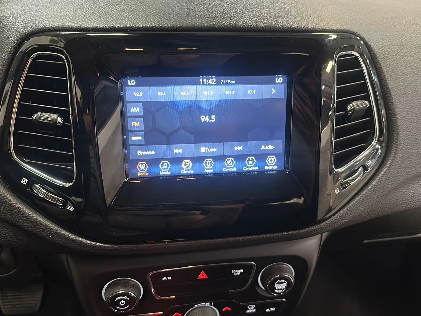 Used 2019 White Clearcoat Jeep Altitude image 20