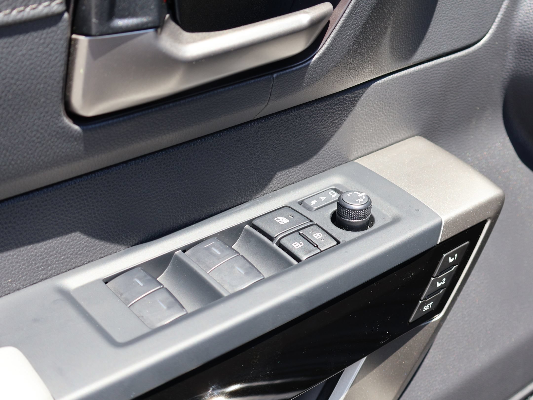 2025 Toyota Tundra Limited - Photo 11