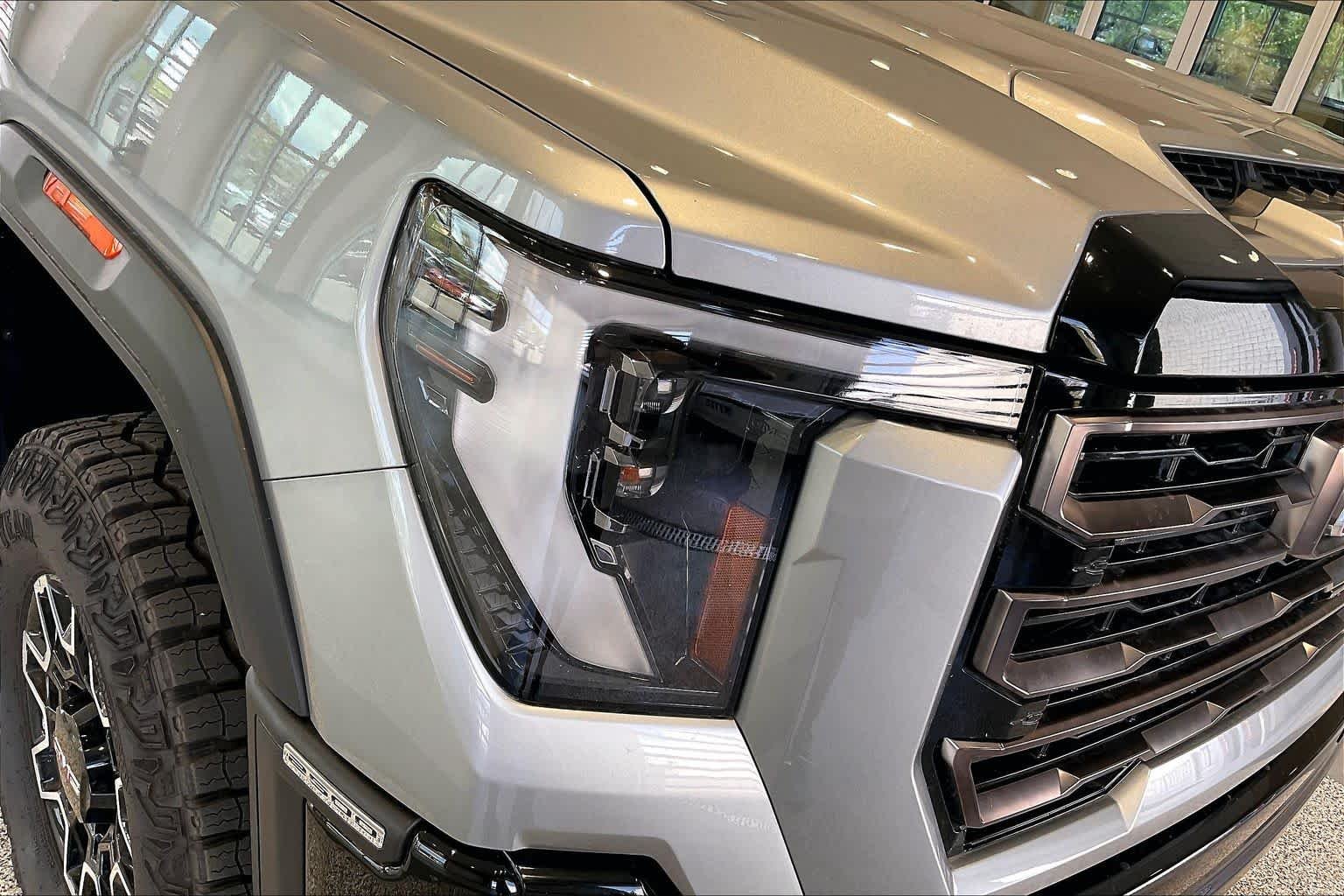Used 2025 Sterling Metallic GMC AT4X image 28