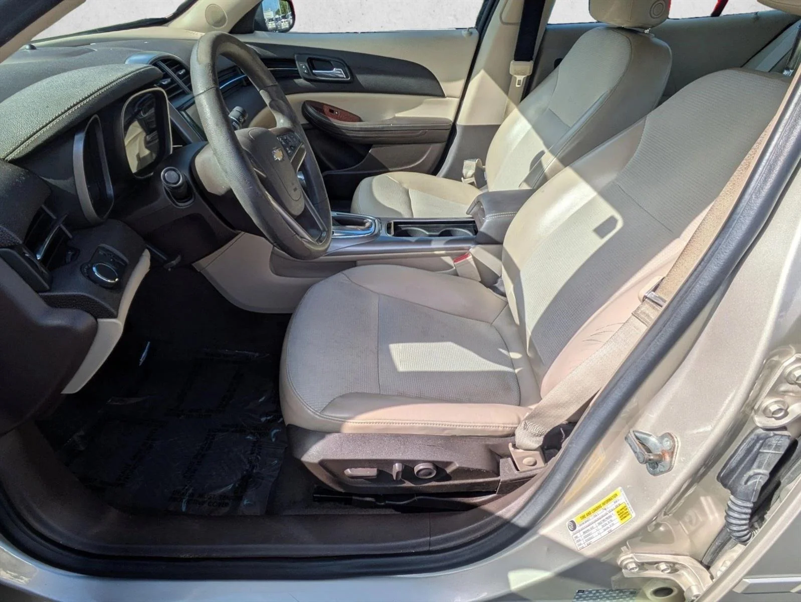 Used 2013 Champagne Silver Metallic Chevrolet LT image 15