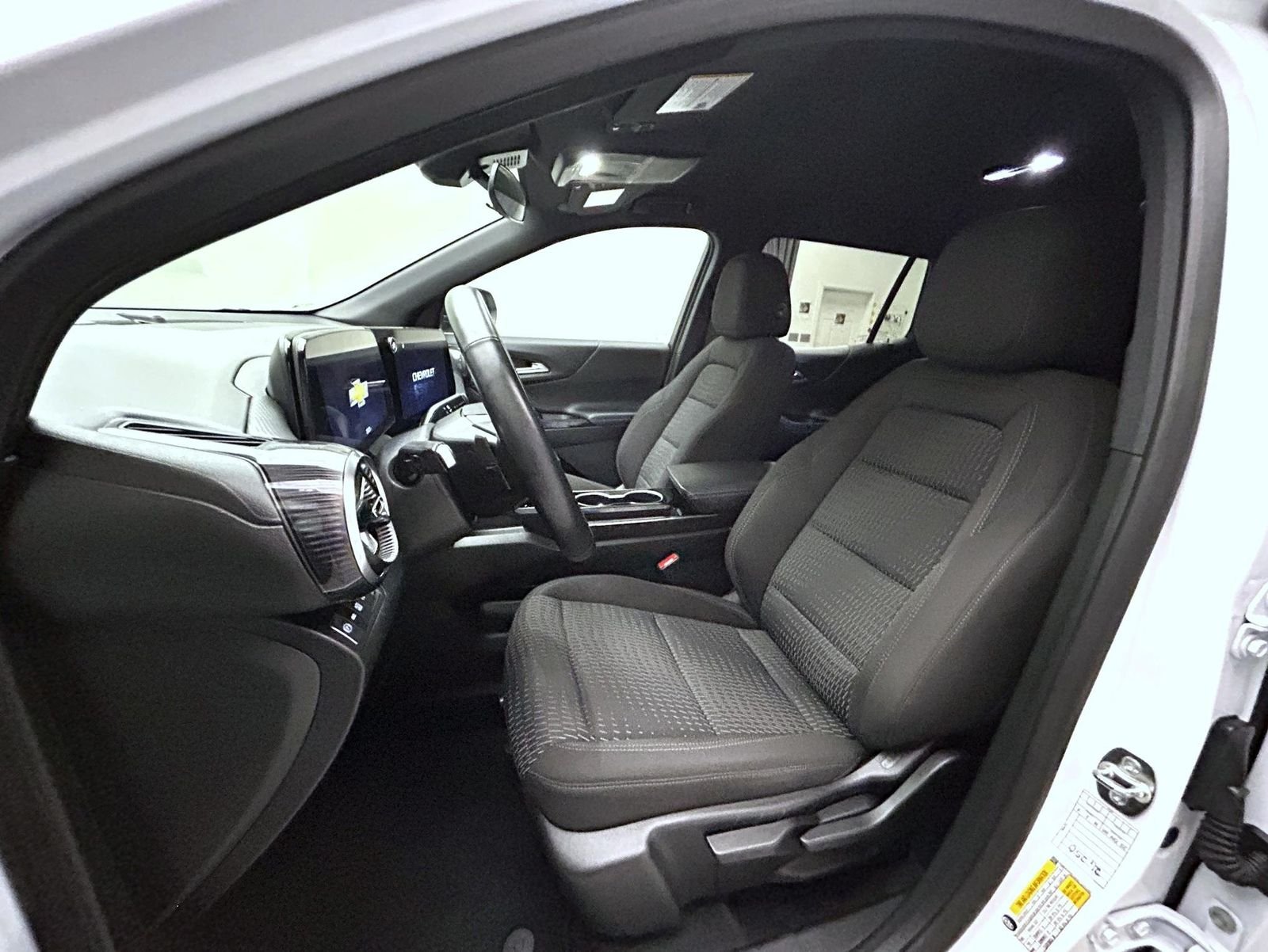 Used 2025 White Chevrolet LT image 10