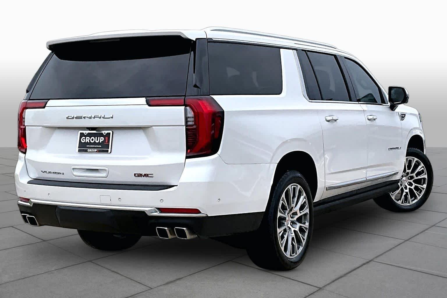Used 2025 White Frost Tricoat GMC Denali image 13