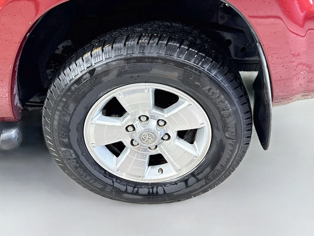 Used 2007 Salsa Red Pearl Toyota SR5 image 28