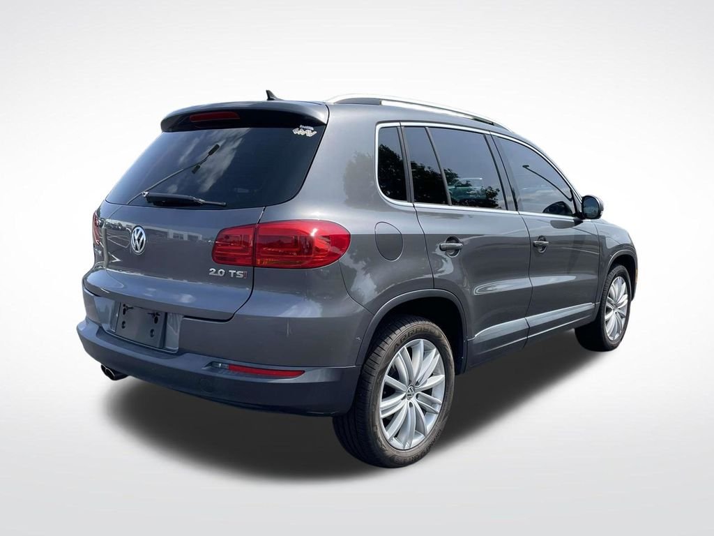 Used 2015 Gray Volkswagen SEL image 8