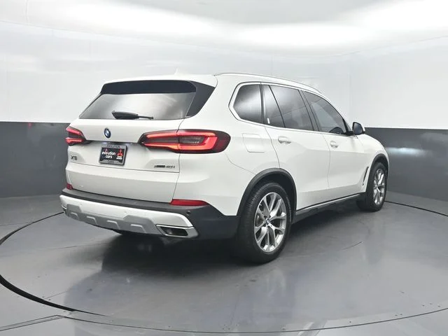 Used 2022 White BMW xDrive40i image 32
