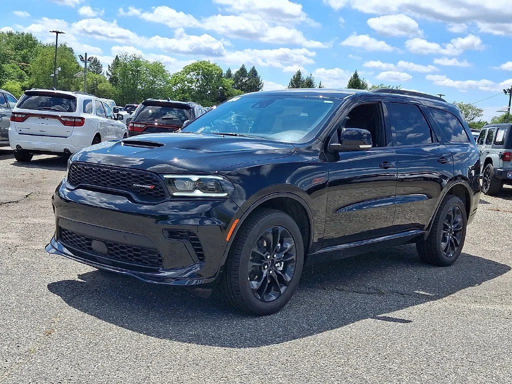 New 2026 Diamond Black Clear-Coat Exterior Paint Dodge GT Plus image 4
