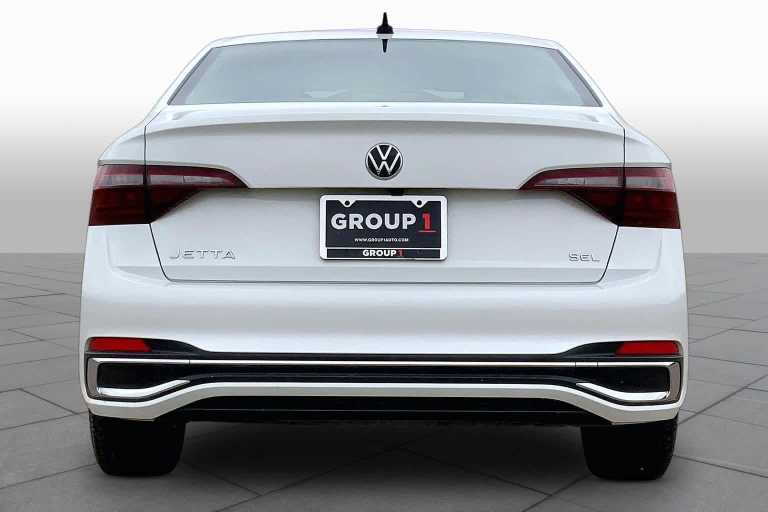 Used 2024 OPAL WHITE PEARL EFFECT Volkswagen SEL image 5