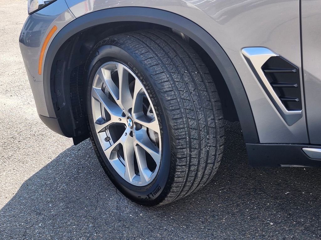 Used 2024 Gray BMW xDrive40i image 34