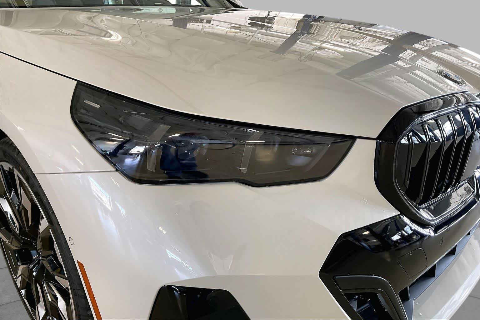 New 2027 Mineral White Metallic BMW 530i xDrive image 13