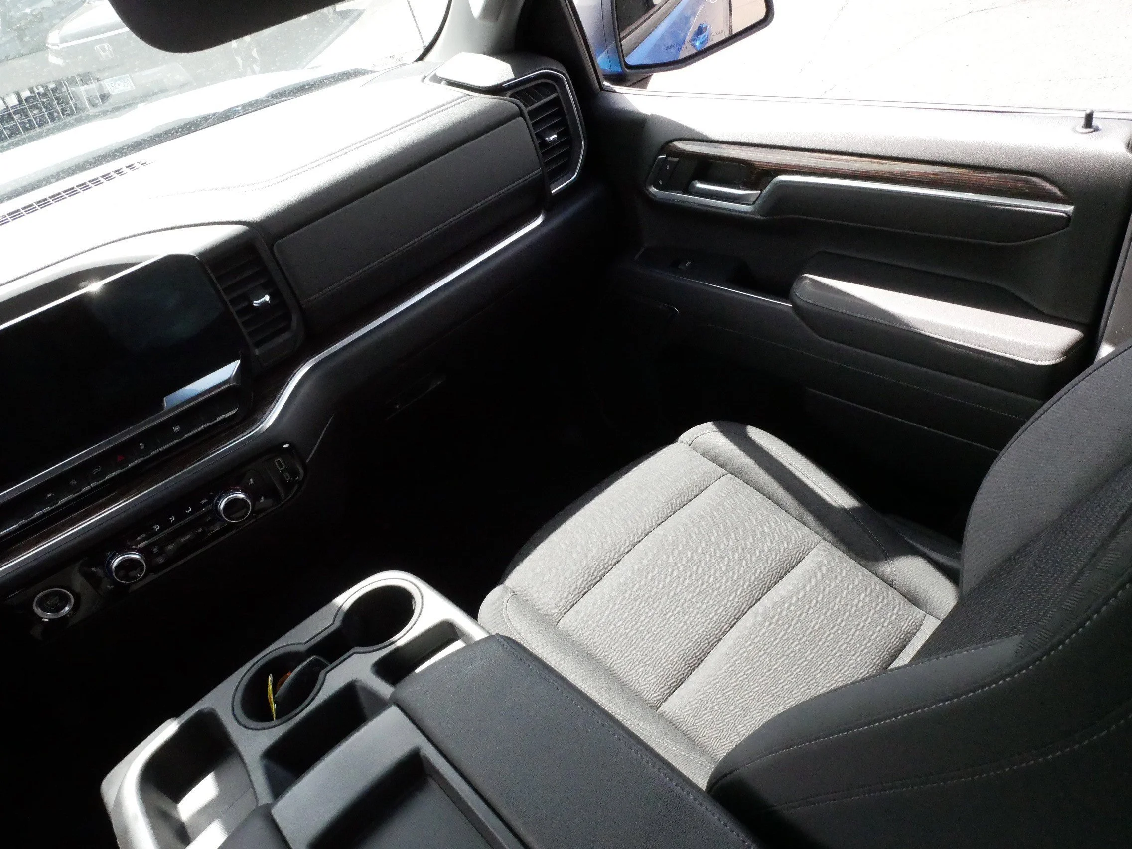 Used 2022 Dynamic Blue Metallic GMC Elevation image 11