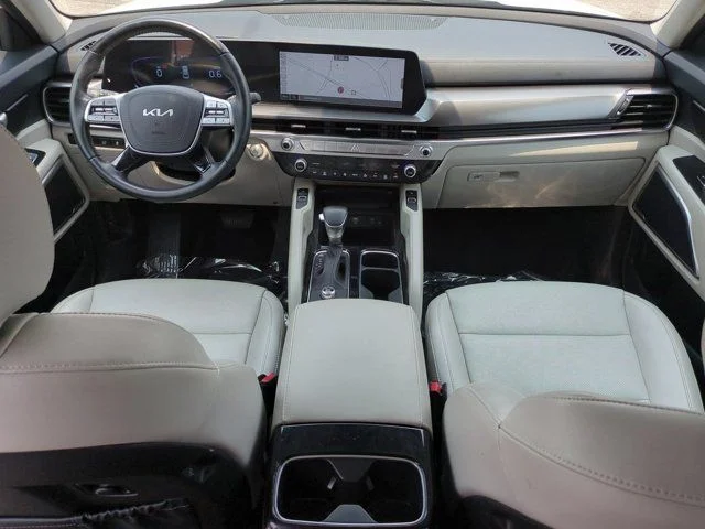 Certified Used 2025 White Kia S image 15