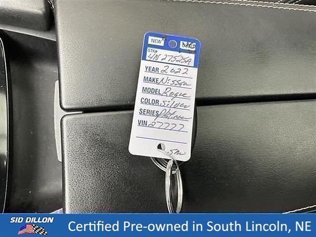 Used 2022 Brilliant Silver Metallic Nissan Platinum image 8
