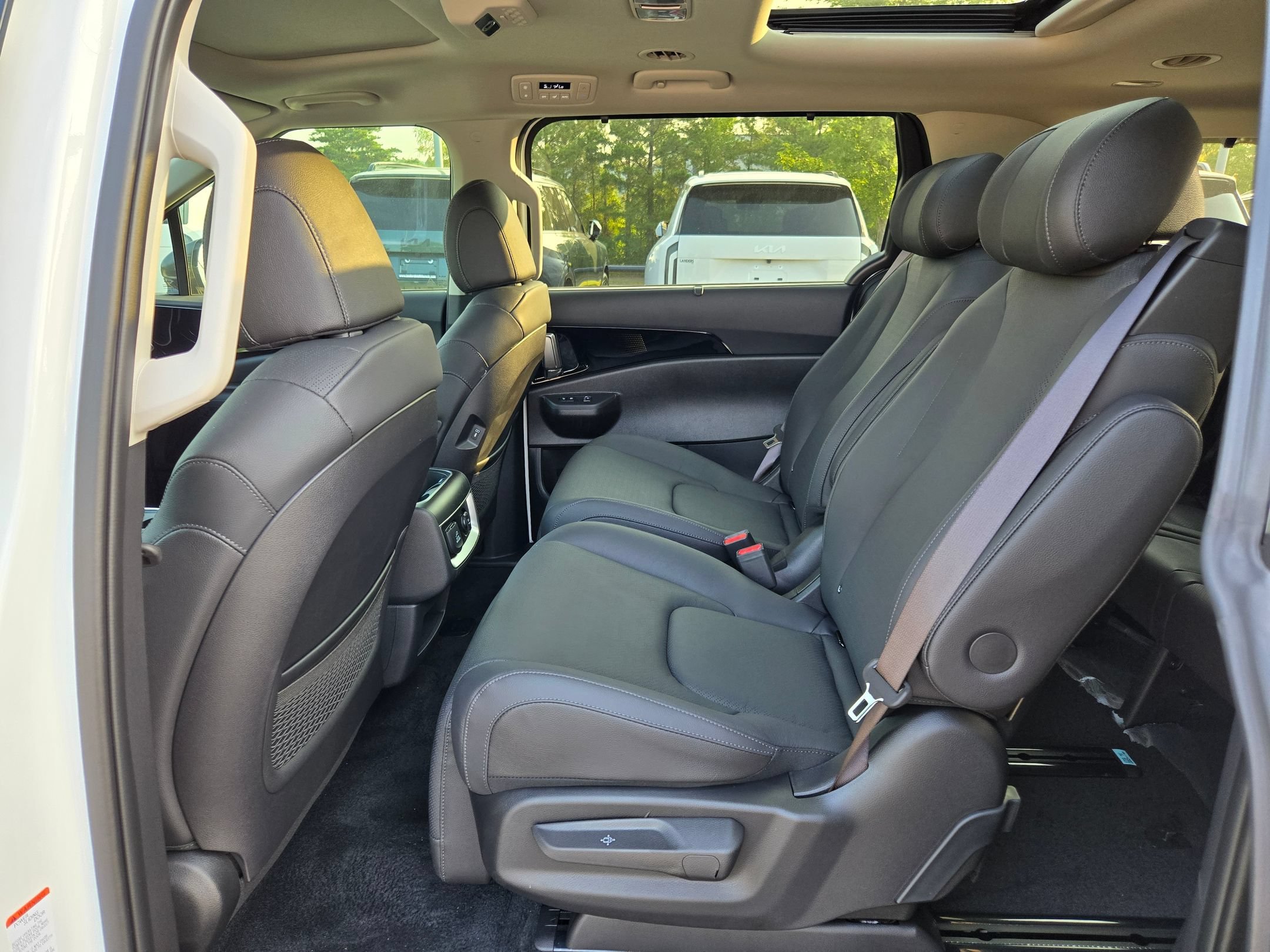 New 2027 Snow White Pearl Kia SX Prestige image 32