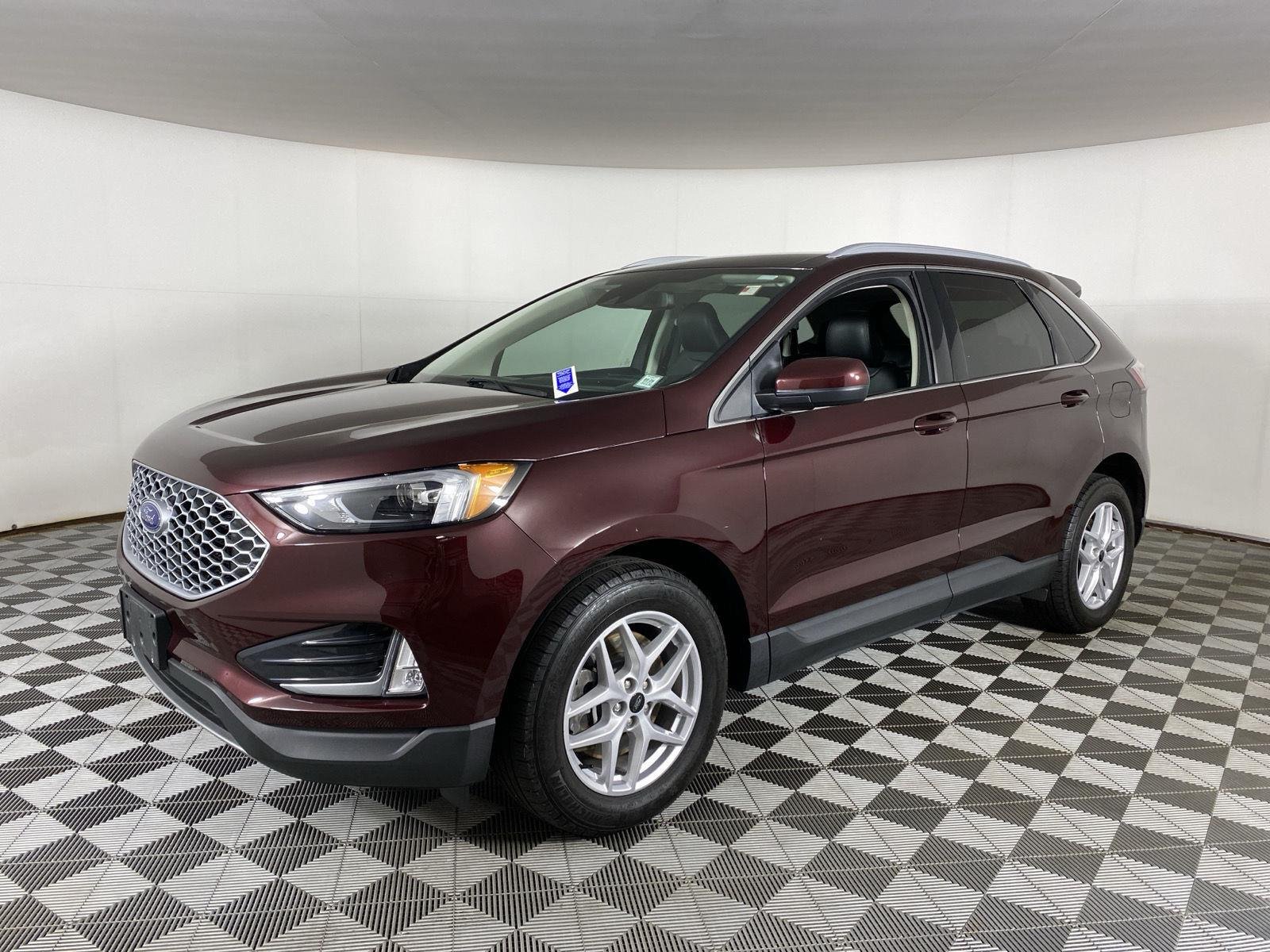 Used 2024 Burgundy Velvet Metallic Tinted Clearcoat Ford SEL image 6